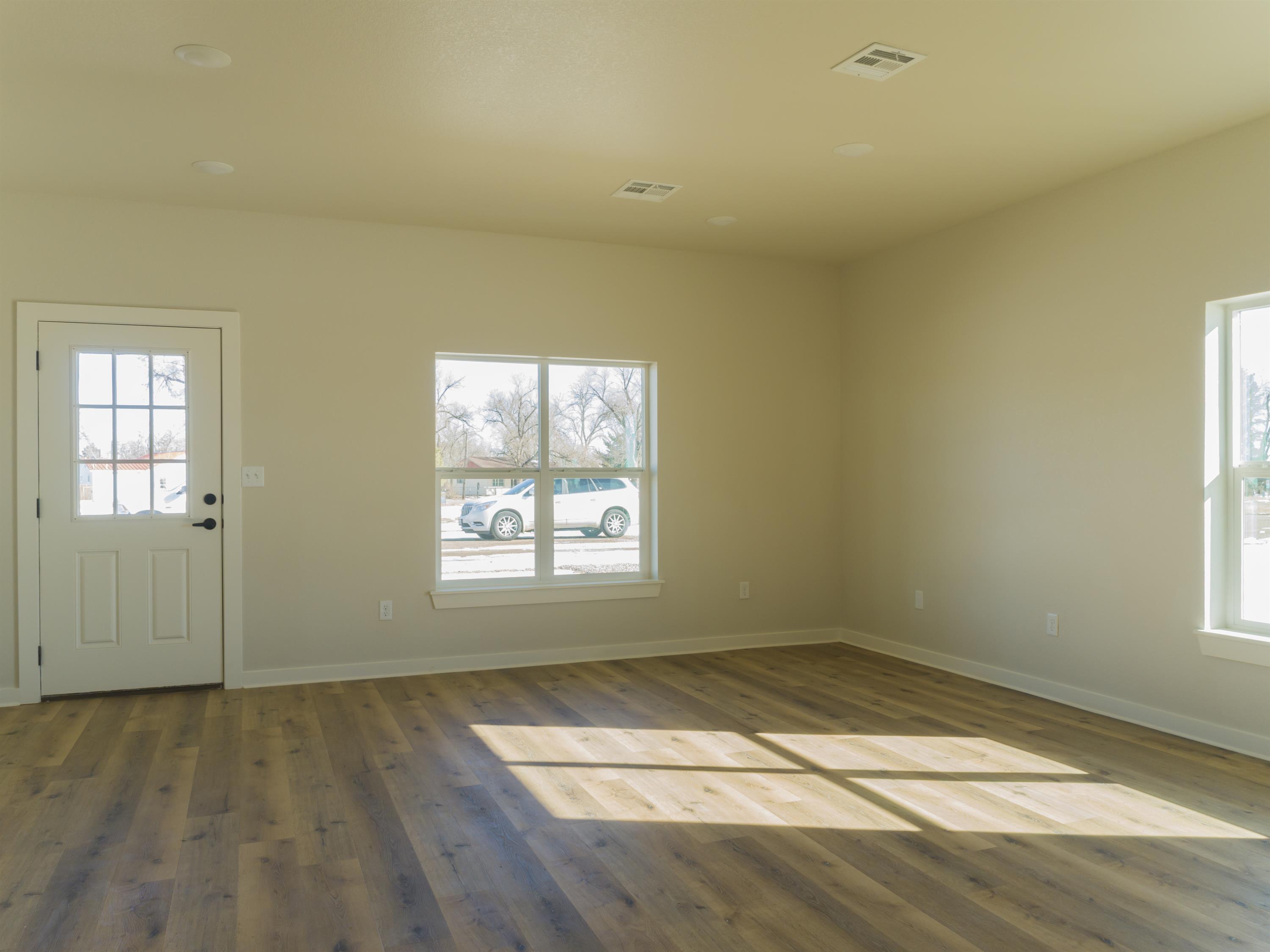 306 W Truman Drive